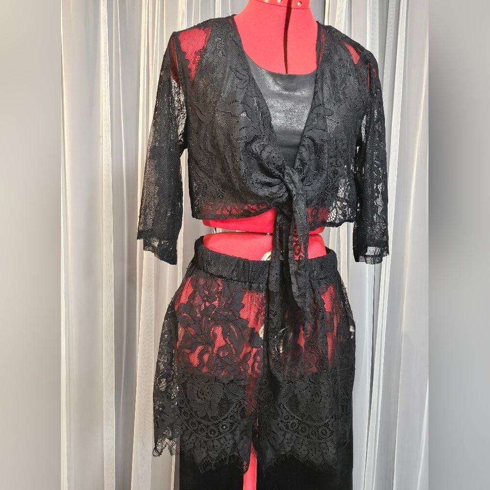 Black Lace Two Piece Set Crop Tie Top and Shorts Size 8